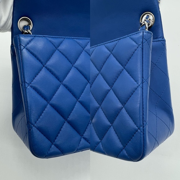 Authentic Chanel Classic quilted Royal blue in lambskin Mini square flap - Picture 10 of 17